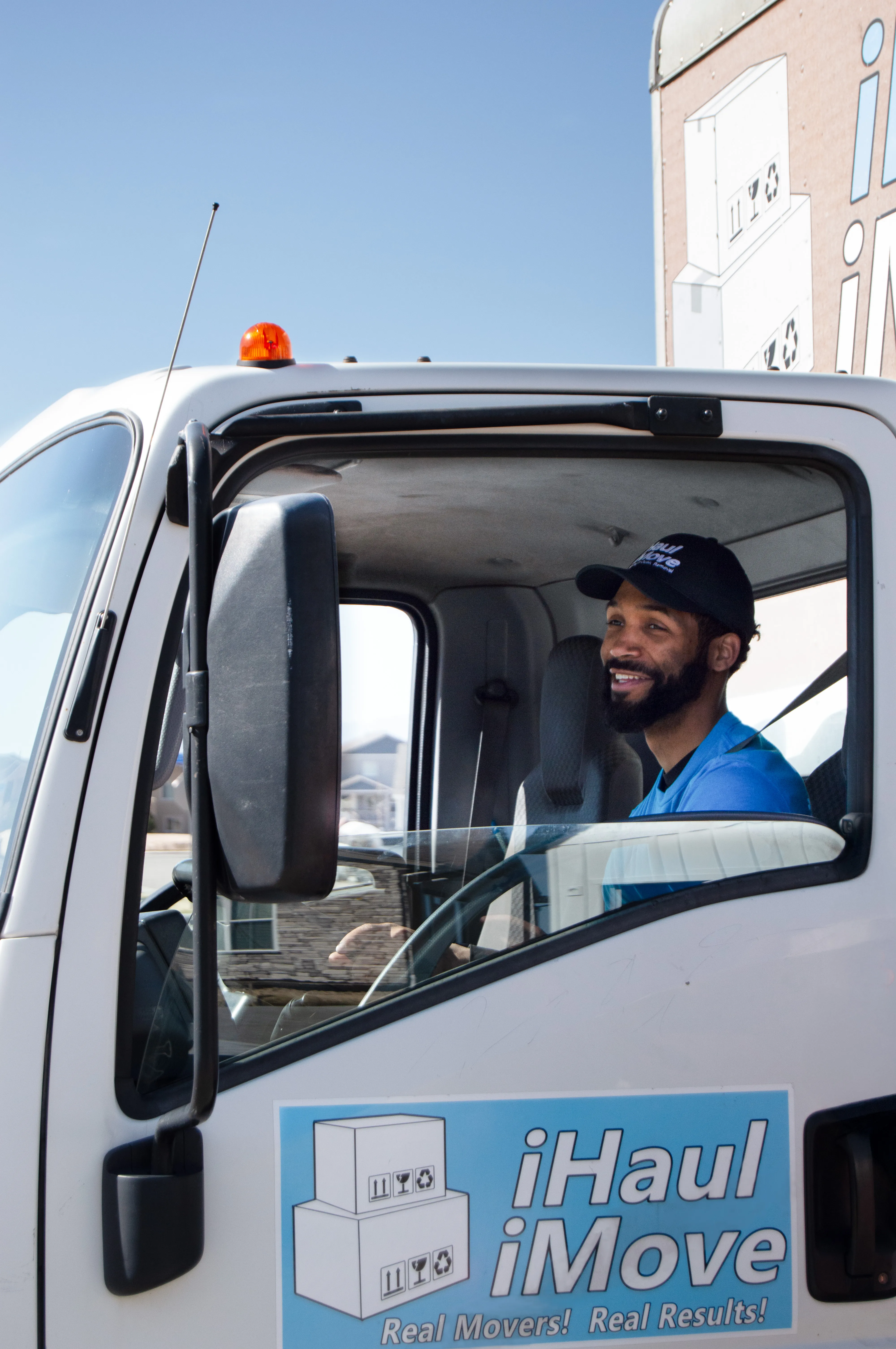 iHaul iMove truck - Long distance moving to Nevada